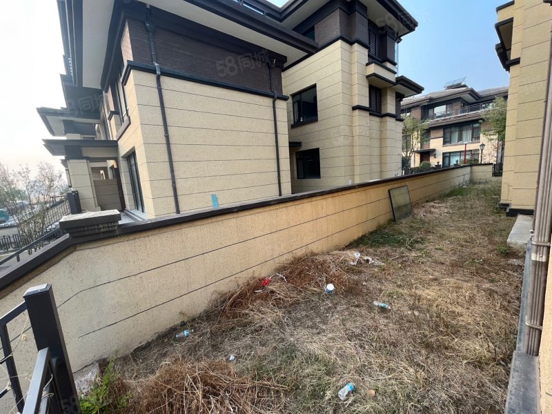 赔80万原著壹品240平别墅双车库急售1798万