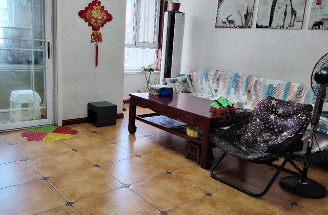 东昌中学旁，精装三室凤凰楼层！免大税！随时看