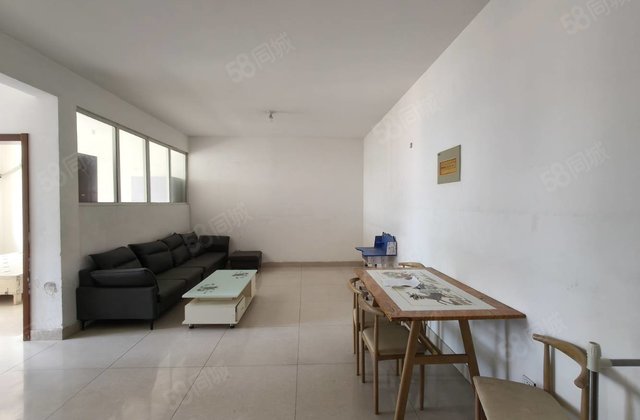 阳光实验三里铺风景小区电梯房好楼层，大二室，小区免费停车。