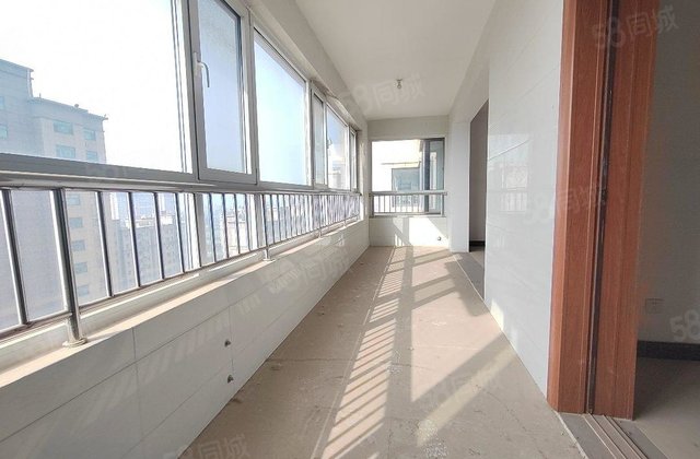 开发区东昌中学清水湾国岳府小高层四室两卫免大税有车位有储