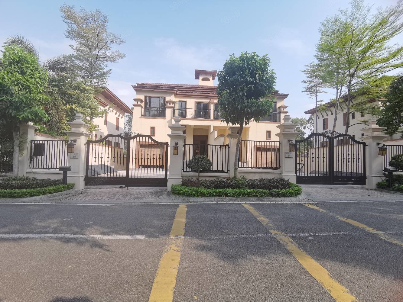 【10图】观澜湖双拼别墅,中控挑高客厅,扩建好 朝南向 看高尔夫景观
