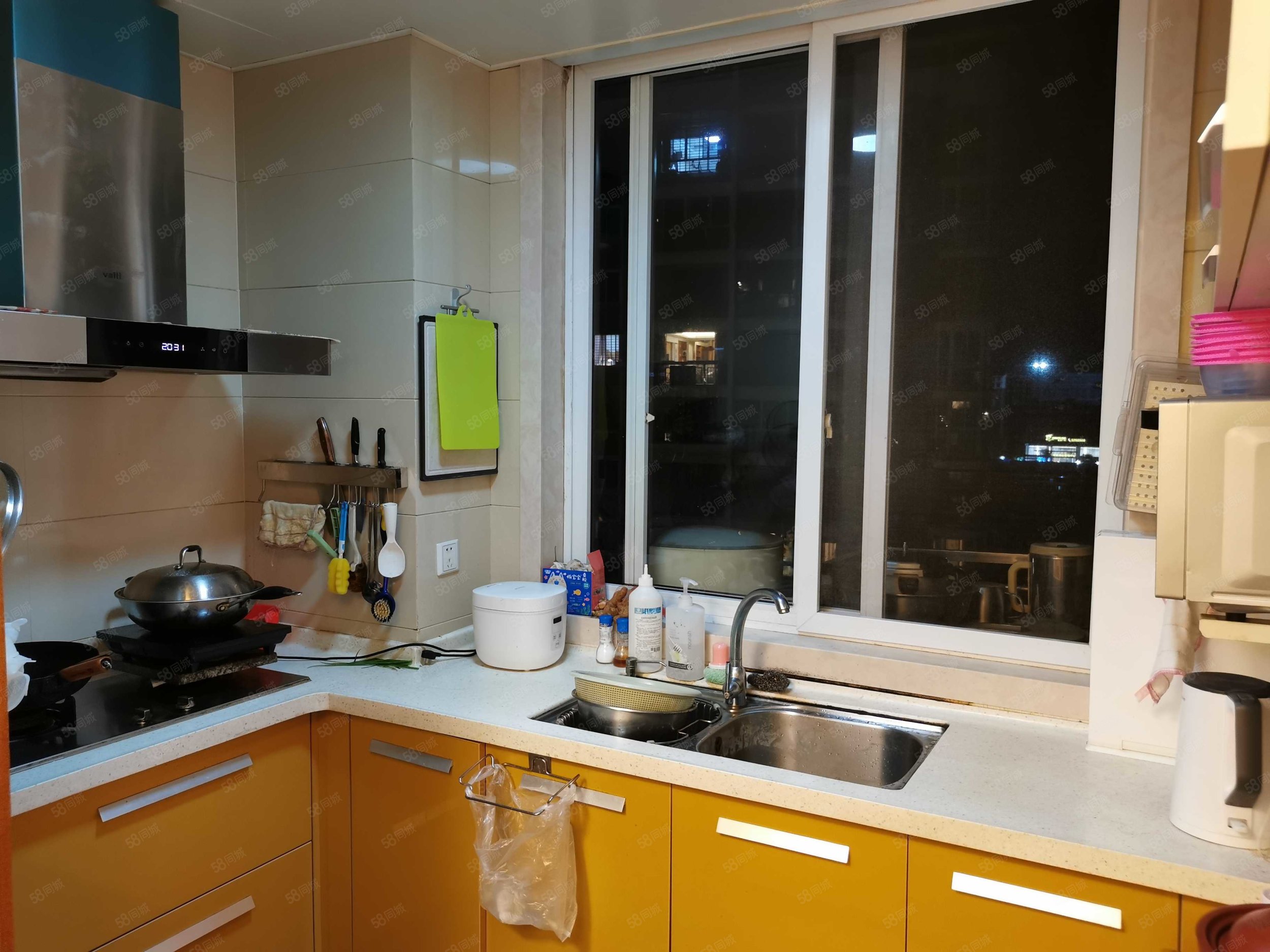 百花华庭3室2厅2卫121㎡南138万