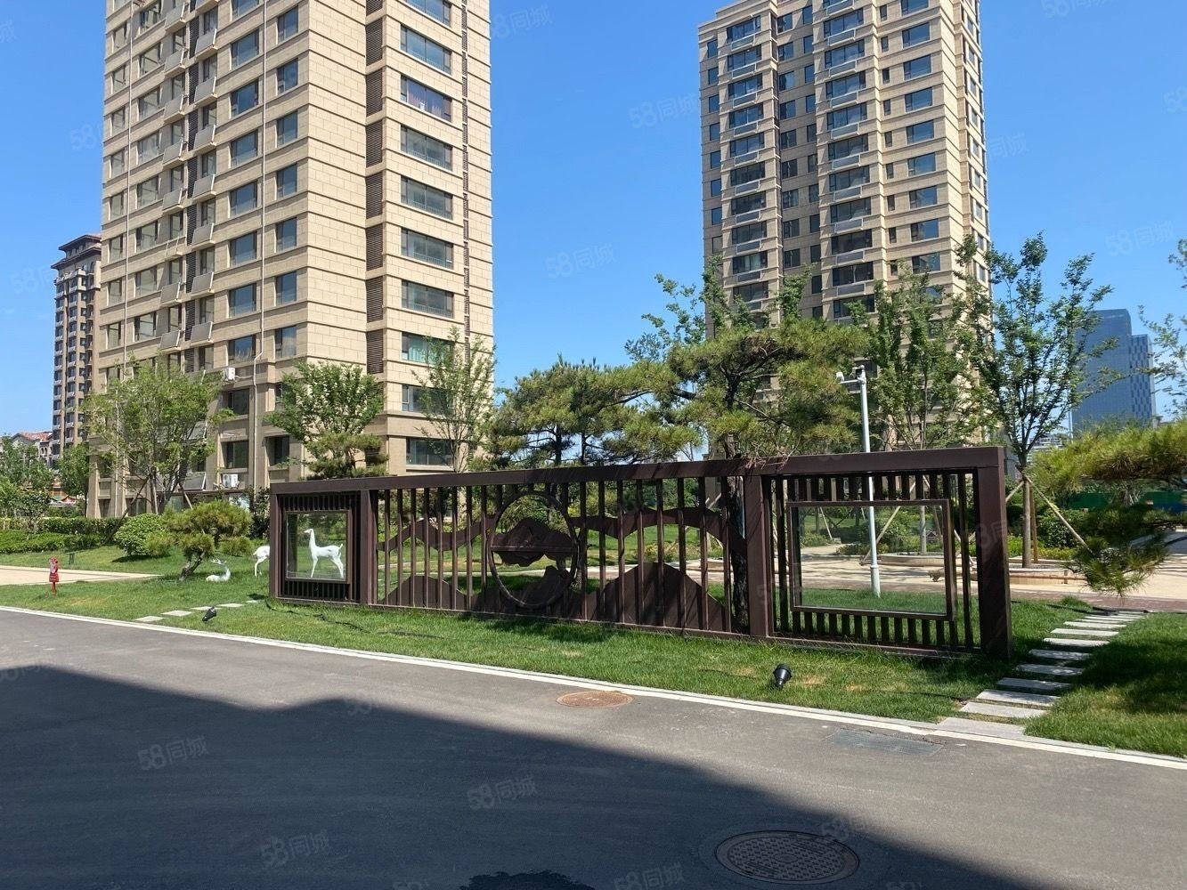 海泰慧园3室2厅2卫136㎡南北85万