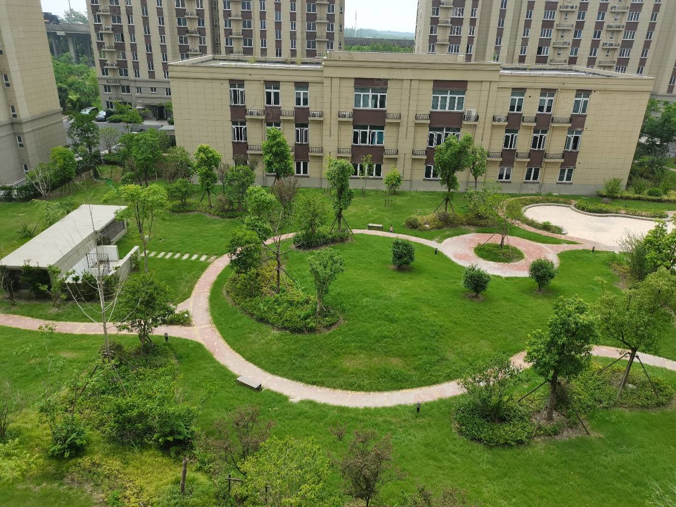 一手动迁房两室双南采光良好近地铁