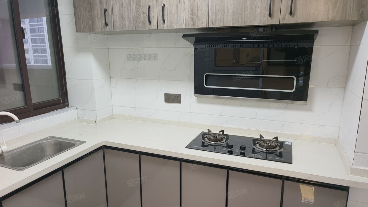 悦湖城3室2厅2卫110.07㎡南66万