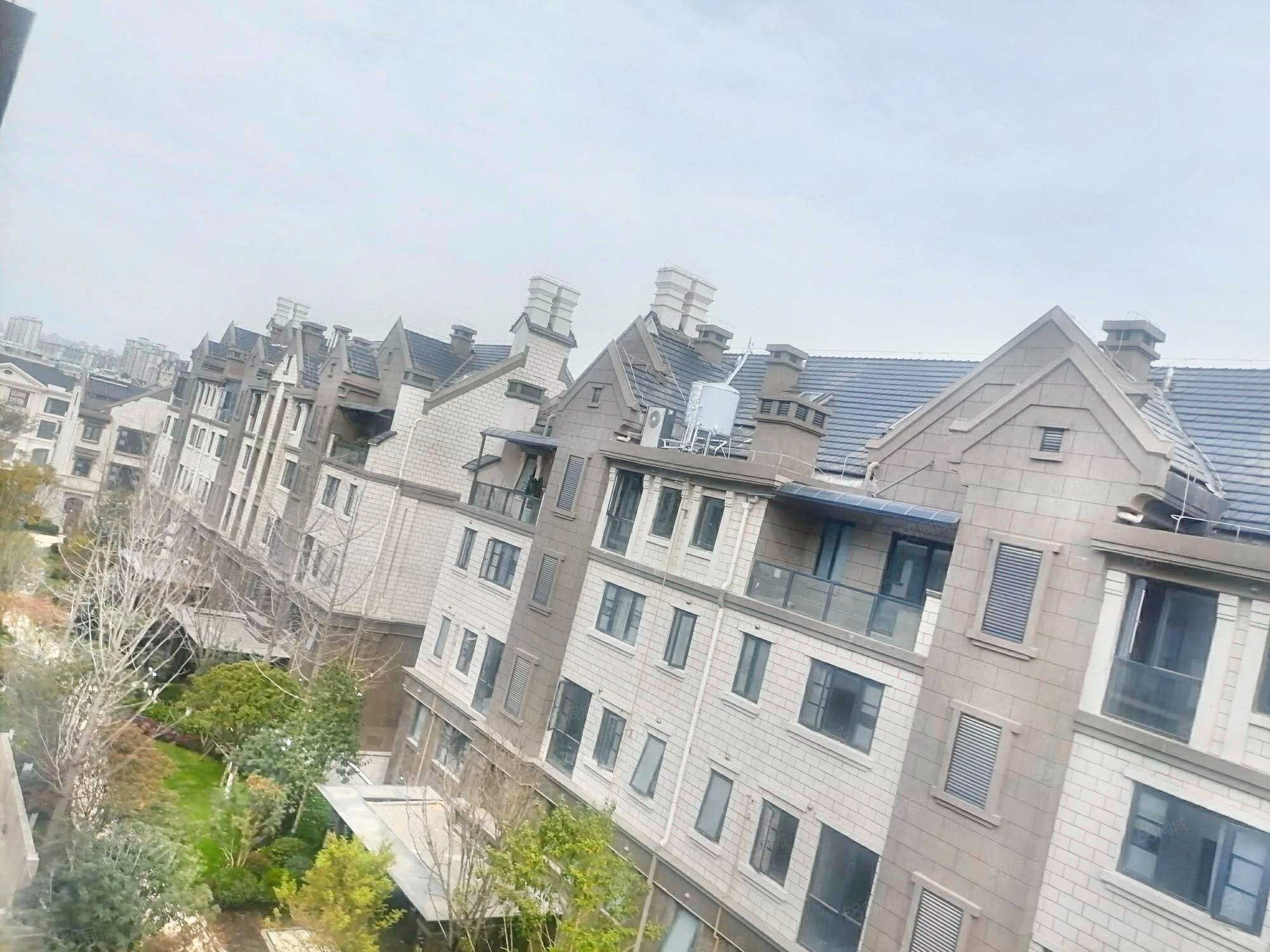 生态半岛伯克郡带车位带花园大平层全新精装,俊发滇池one9组团伯克郡