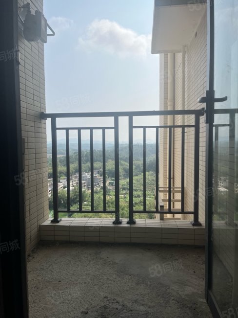 悦景康城天韵4室2厅2卫104㎡南65万