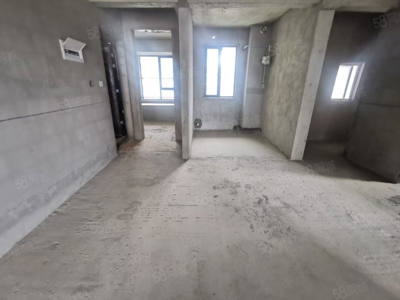 邦泰紫霄台3室2厅2卫105㎡南北72万