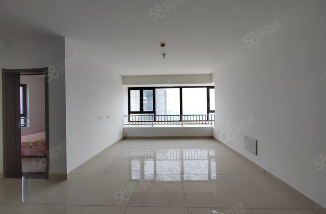 房东急售  新房未住 刚需婚房可选 三室双卫 东边户 有车储