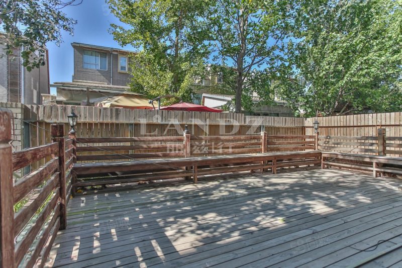 龍灣別墅3室2廳3衛(wèi)366㎡東1790萬