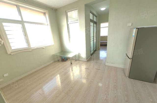 水晶丽城 边户 很合适 小区很新 位置很好 地暖4萬入住带储