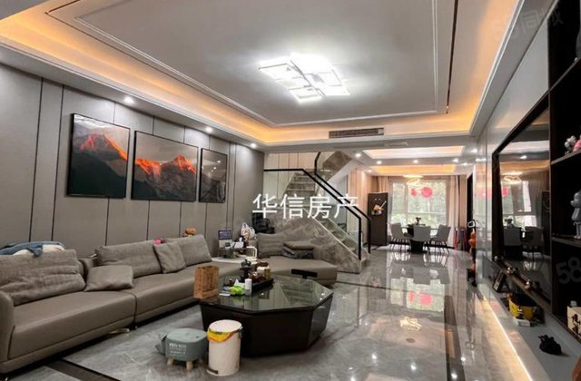 英伦花园，精装叠拼别墅，下叠，带南院，带下沉共336平