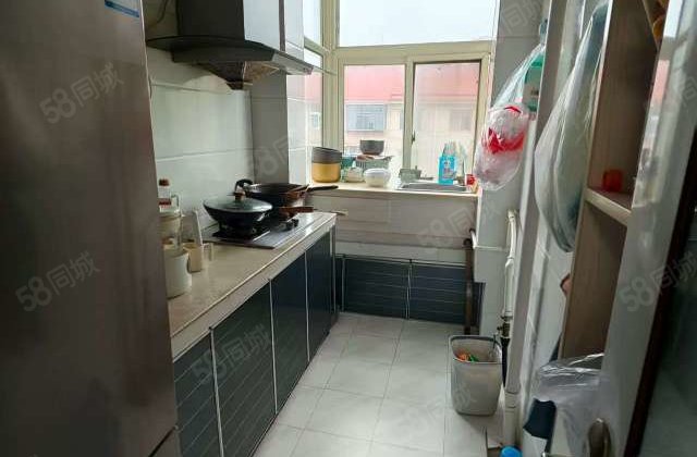 房东诚心卖 高楼层采光充足 朝南 诚意出售 送家具 价格可议