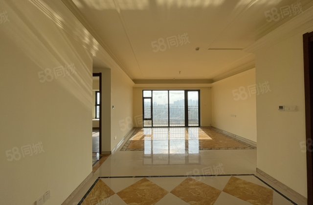 翡丽湾190平229万，四室两厅三卫，免大税送车位