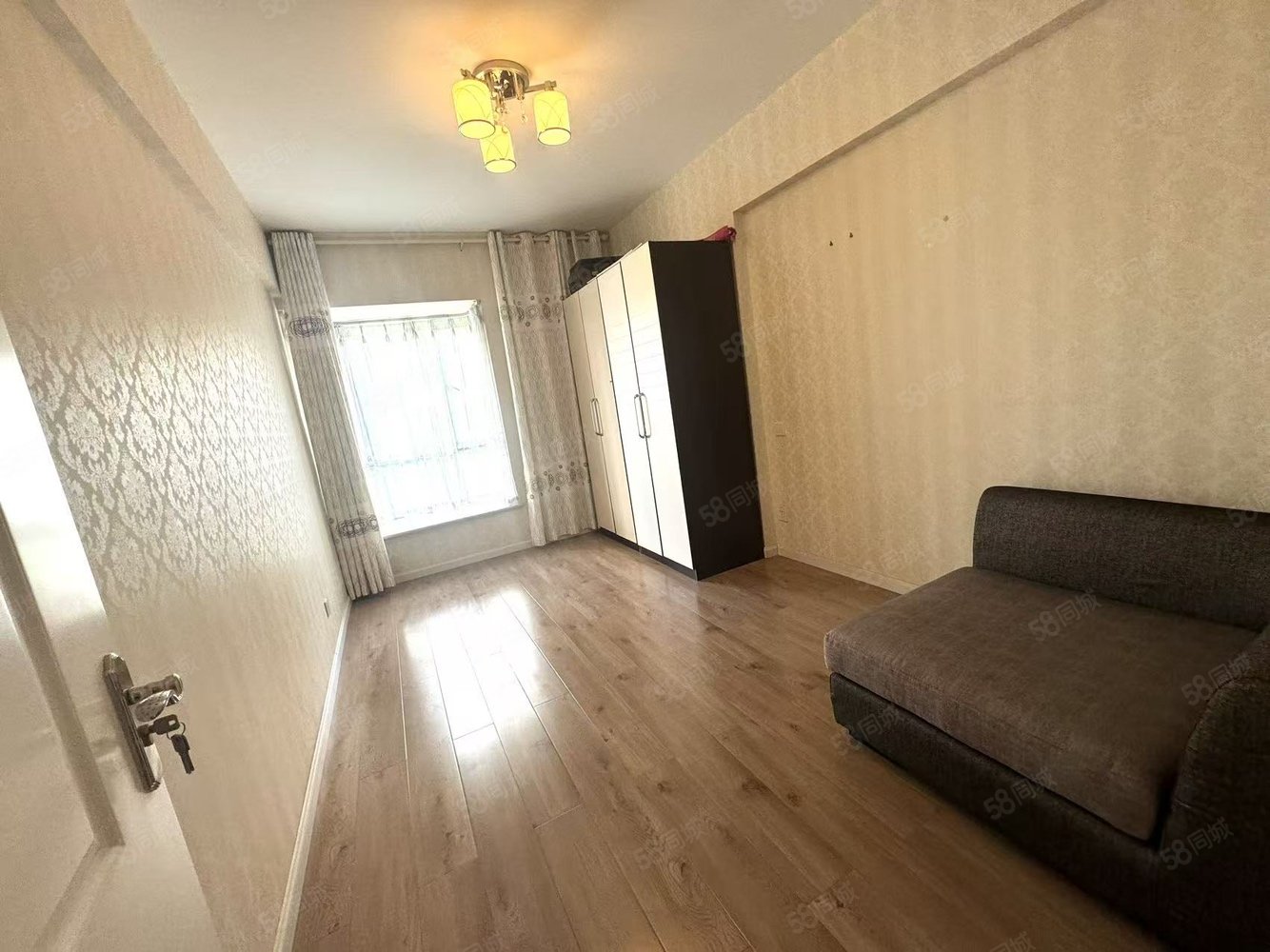 龙泉花园东苑4室2厅2卫158㎡南北103.8万