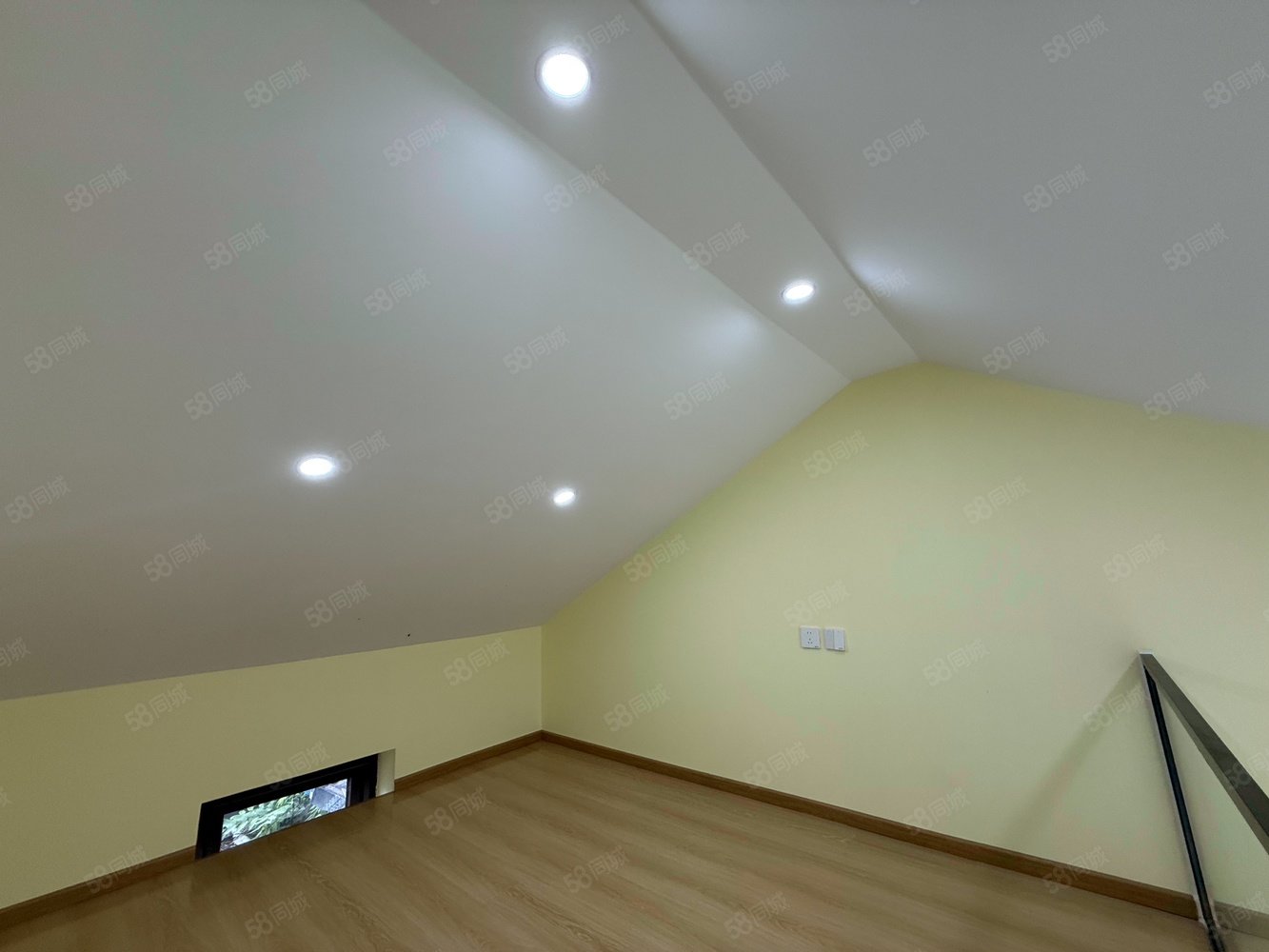 護國寺西巷平房小區(qū)1室1廳0衛(wèi)17.05㎡南北245萬