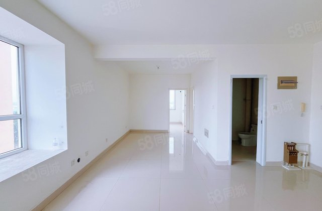 站前街 君悦华庭 电梯房边户      证满两年