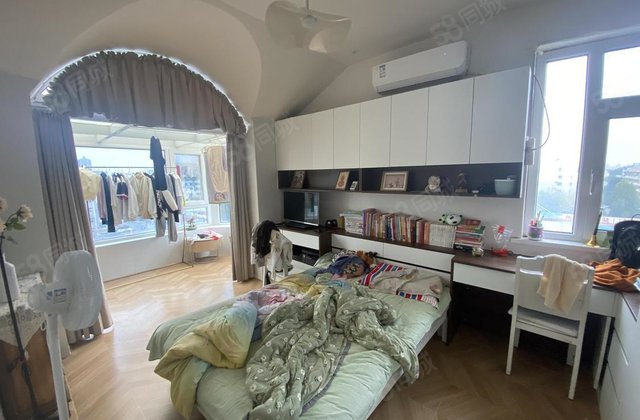 文轩本部 外国语 精装带露台 带车库 文轩花园101平98万