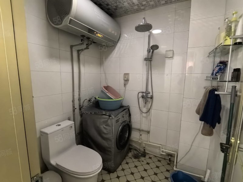 西水新港3室2厅1卫111㎡南北72万