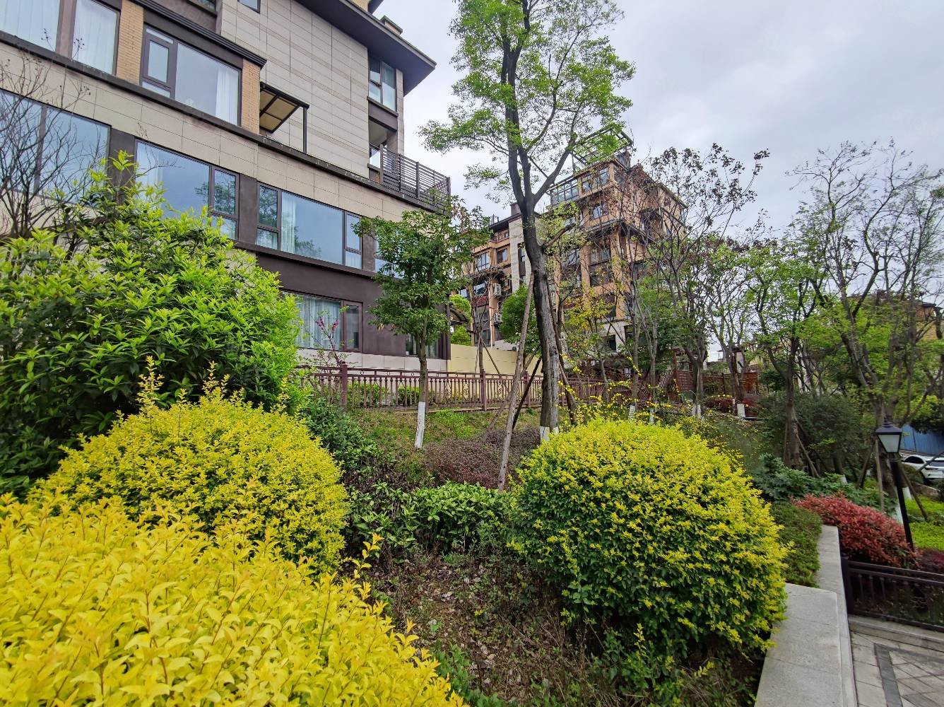 远大美域(三期)4室2厅2卫138㎡南240万