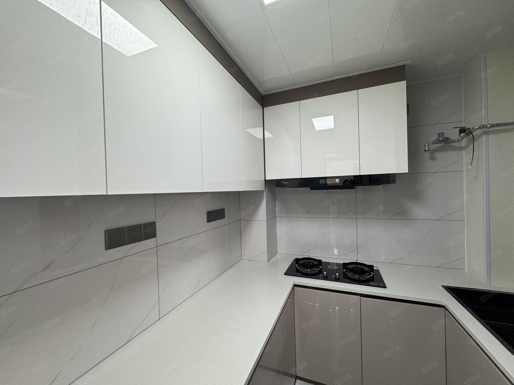 新苑名府3室2厅1卫102.76㎡南北49.8万