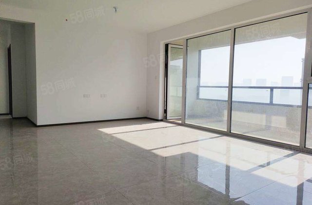 全新小区三叶草两卫，总高18层的17楼，有车位储藏室密码看房