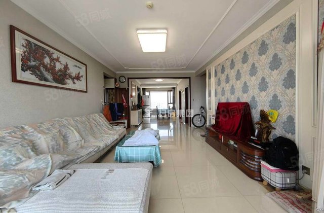 润景苑东区，单位家属院，三叶草户型精装修带车储，看房方便