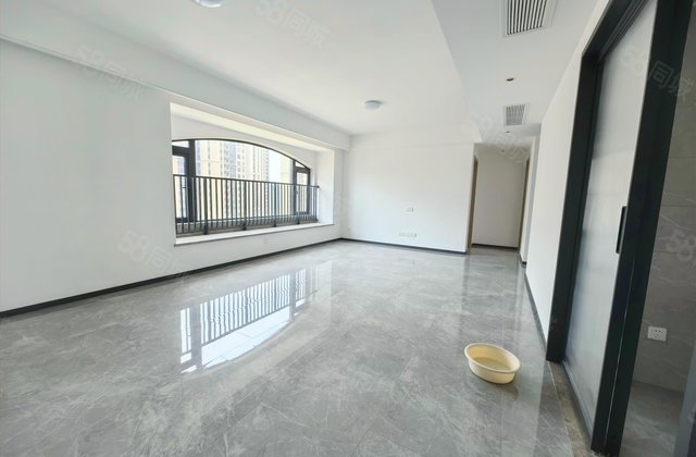 海晟大学府4室2厅123.33㎡205万二手房图片