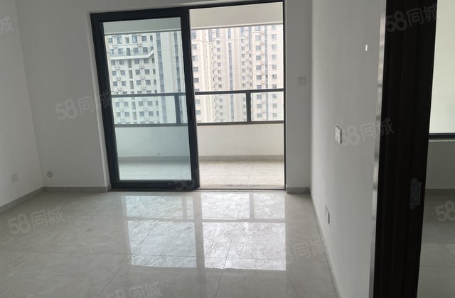 星光人车分流嘎嘎新的小区送车位地下室  的三叶草洋房