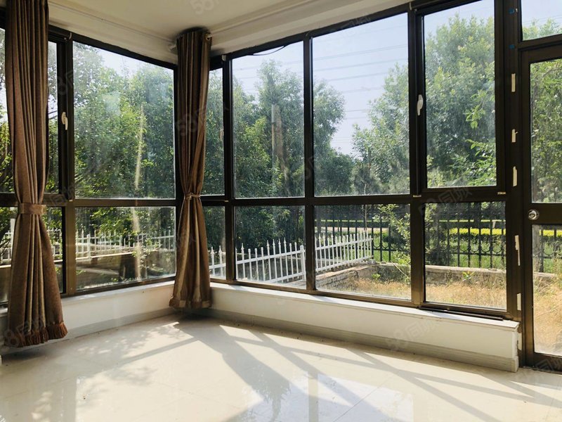 特价一楼大落地窗大花园,客厅明厅,只需要22万