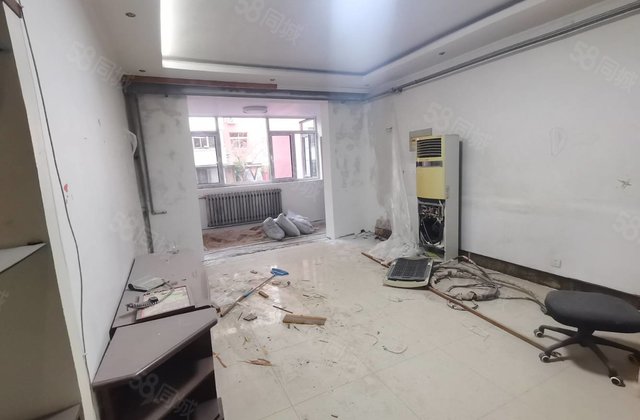 公园附近电业局第五家属院三室两厅河东  北邻三室朝阳电梯入户