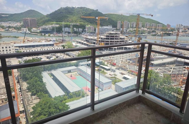 三亚华侨医院行政后勤楼3室2厅105㎡240万二手房图片