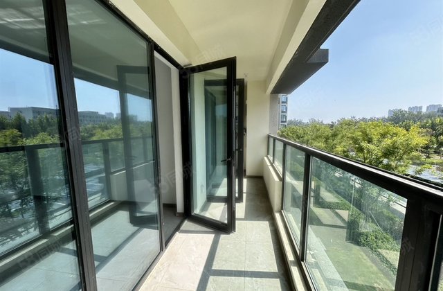 城市玖玺 三叶草 小高层 双卫 总价低的一套 3楼