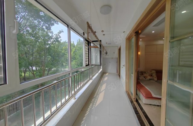 洋房海德公园精装带车位地下室总高5层三叶草户型