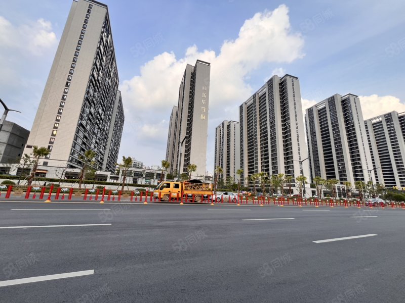 东华学府4室2厅2卫116㎡南北74万