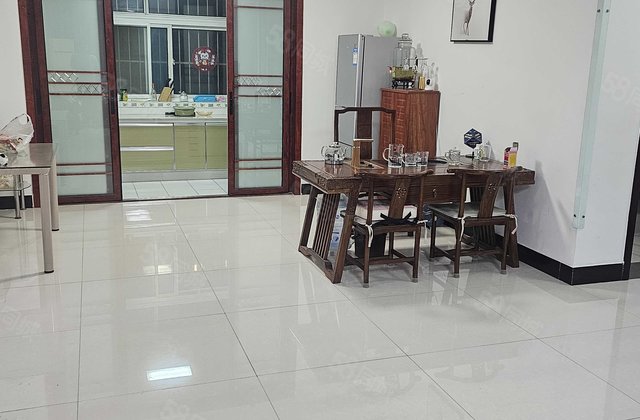 名人苑二期 湖边电梯洋房 大三房  南北通透 户型方正 东昌路