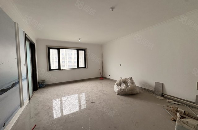 68万！68万！月季公园旁 三室两厅好楼层 单价5千多！！