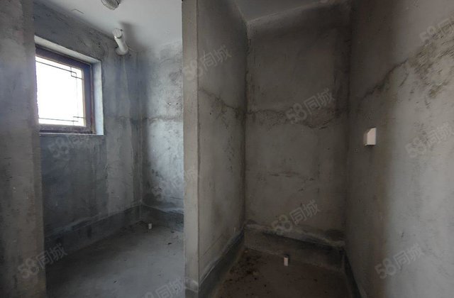 产权清晰 密度低 楼层好 近医院 环境优美 小区新 动静分离