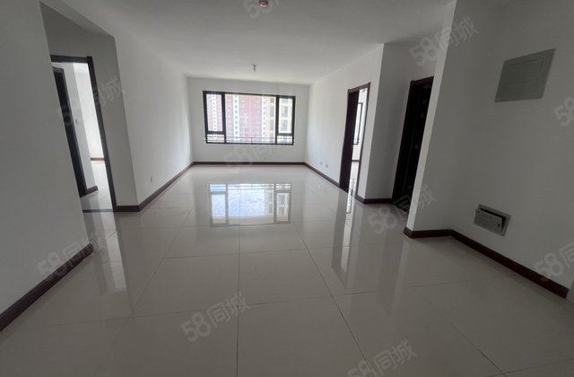 新房未住绿城百合新城三期三叶草带车位和储藏室125万