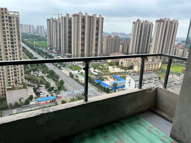 驰恒之城3室2厅2卫111.22㎡北79万
