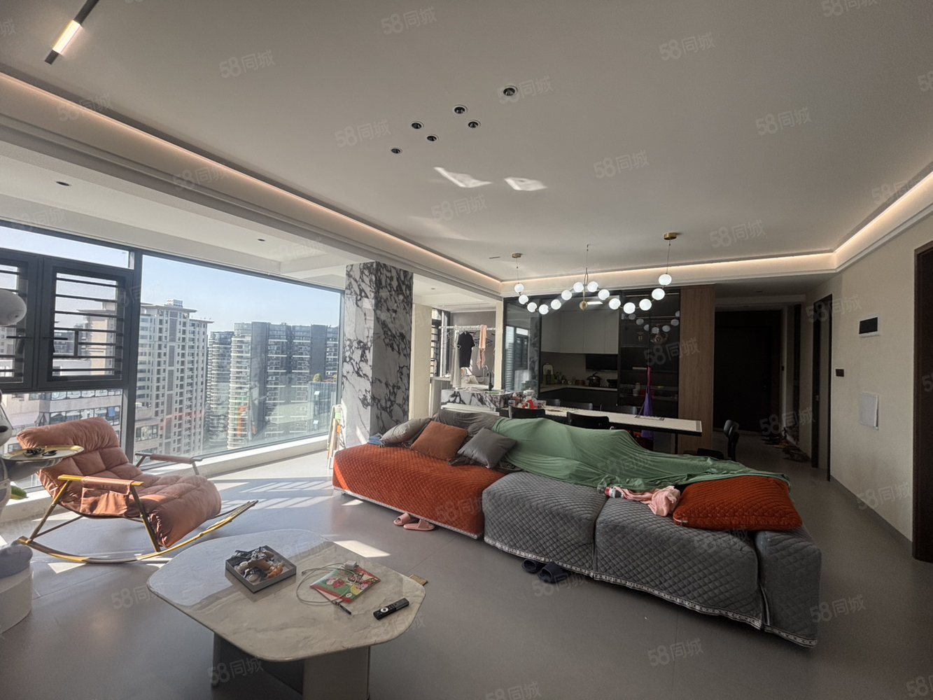 德和领秀广场5室2厅3卫172㎡南北220万