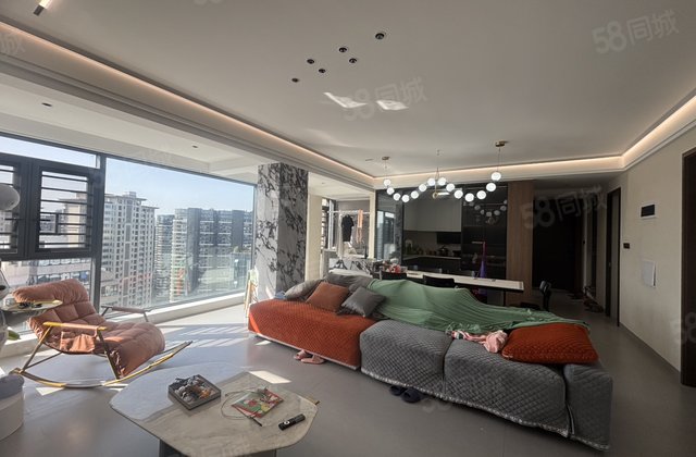 德和领秀广场5室2厅3卫172㎡南北220万