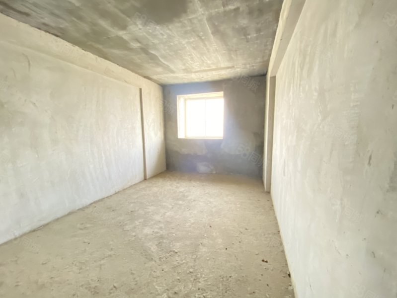 俊逸江山4室2厅2卫153㎡东西71.8万