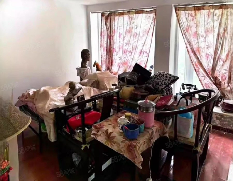 聽濤雅苑(別墅)4室2廳2衛(wèi)225.69㎡南北660萬