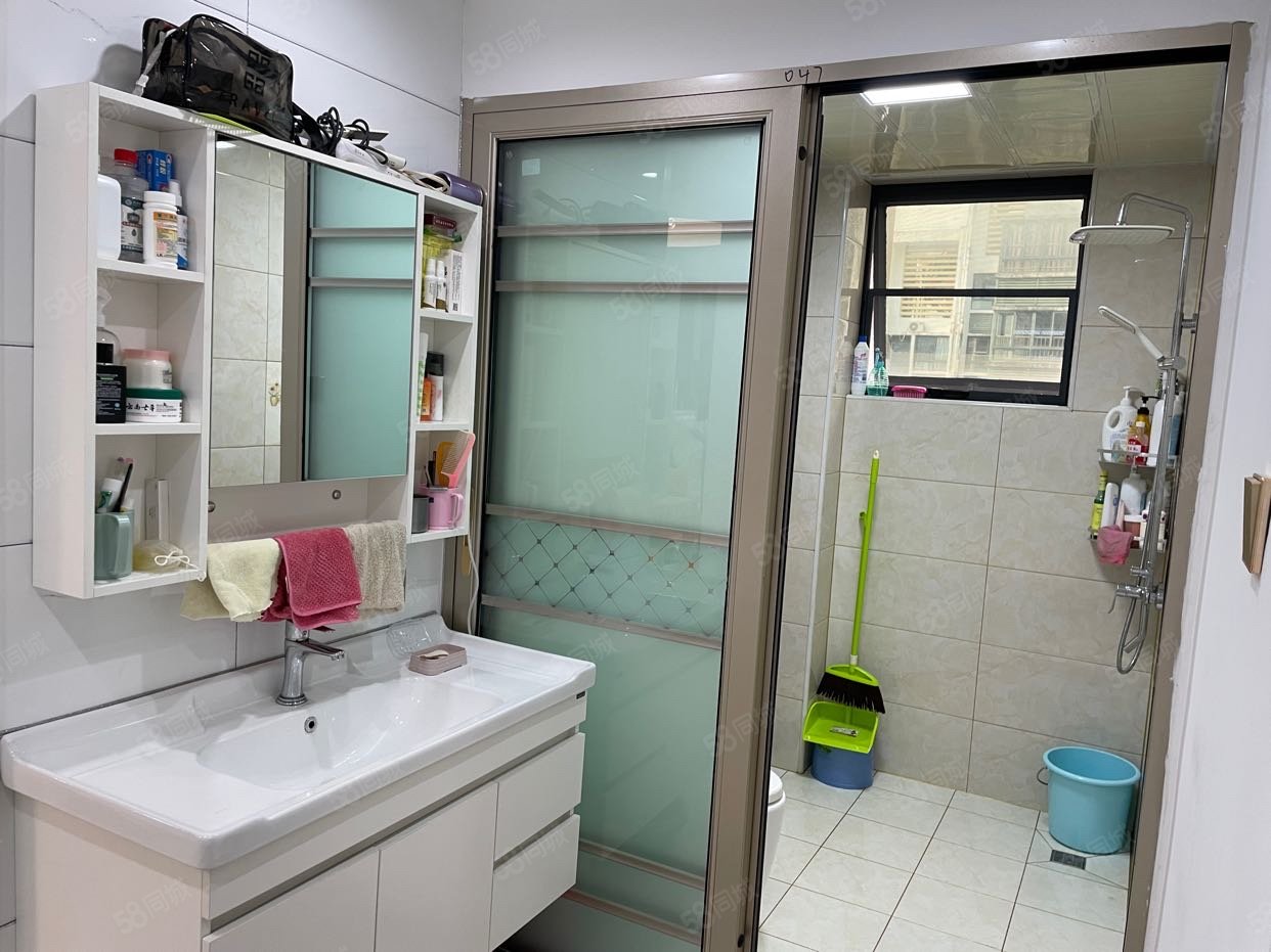 新天地豪园3室2厅1卫86.21㎡南北70万