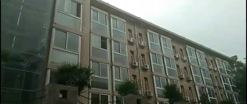 快樂假日1室0廳1衛(wèi)42㎡南30萬