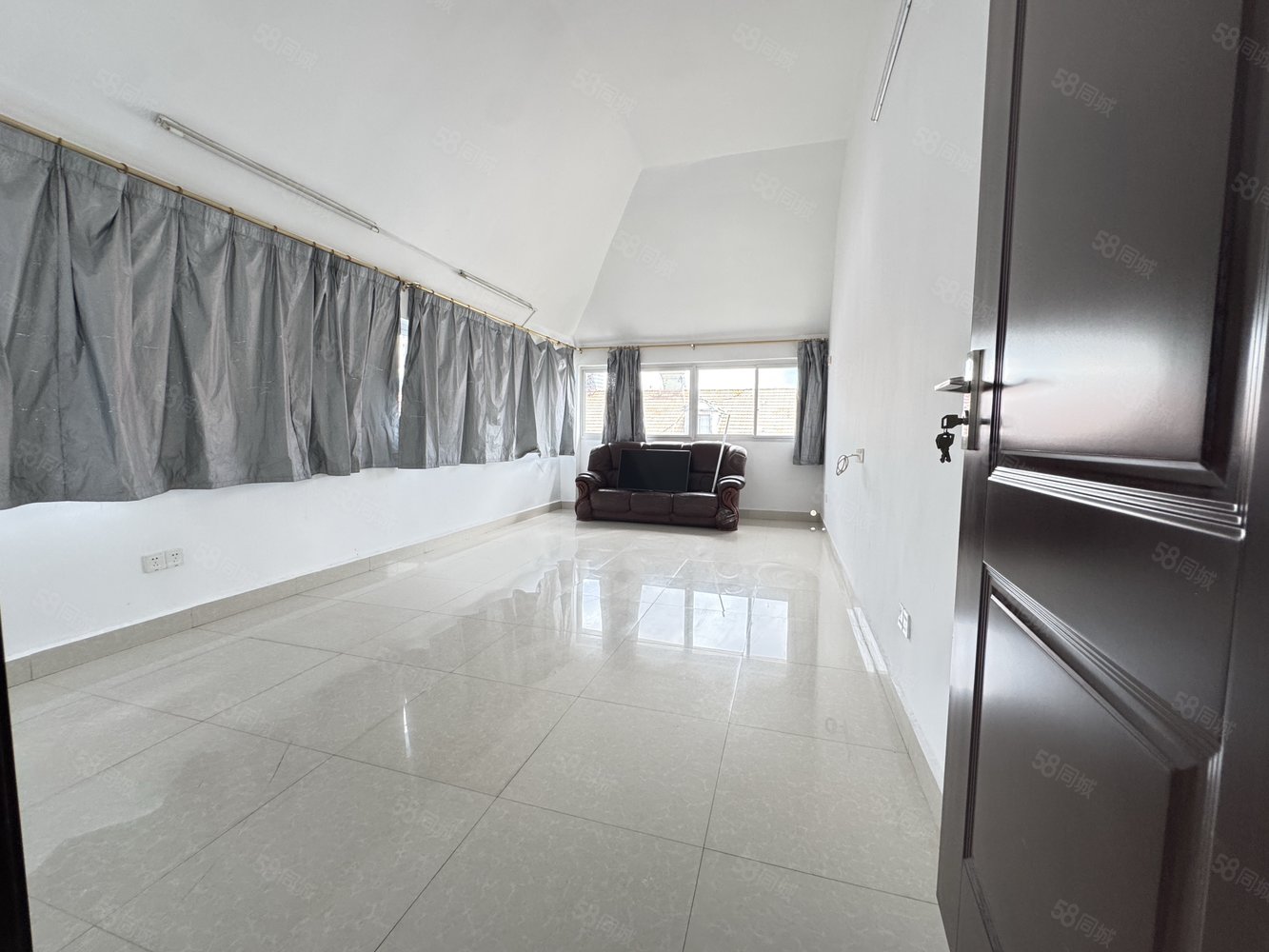 警苑6室2厅3卫160㎡南北79.8万