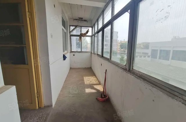 一中家属院 多层4楼 双阳台 三室朝阳 租金   高