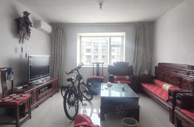 诚心出售!中间好楼层，带车位储藏室，全天采光，三室朝阳双阳台