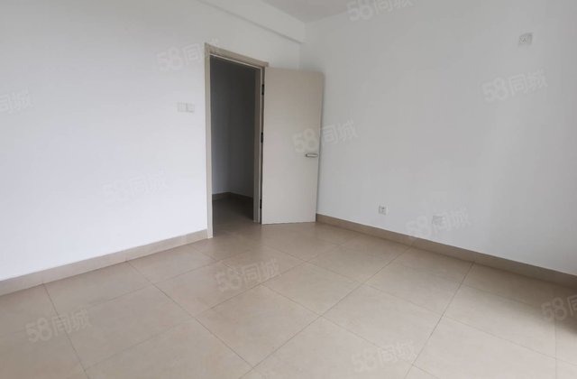 急急急售 总价28万 湖边房 出门就是湖边 实验 昌润路文轩